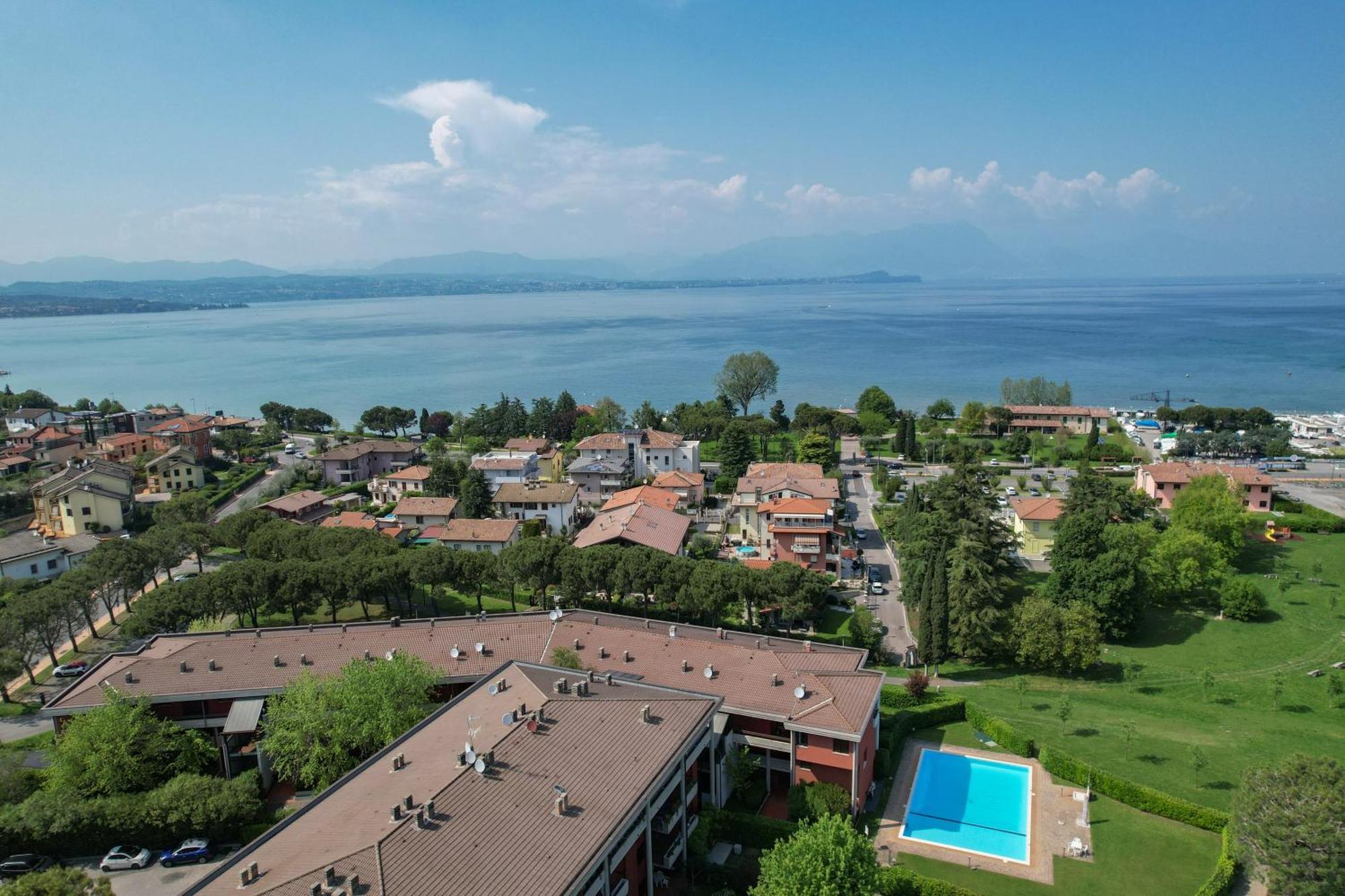 Breeze Apartment Desenzano del Garda Eksteriør billede