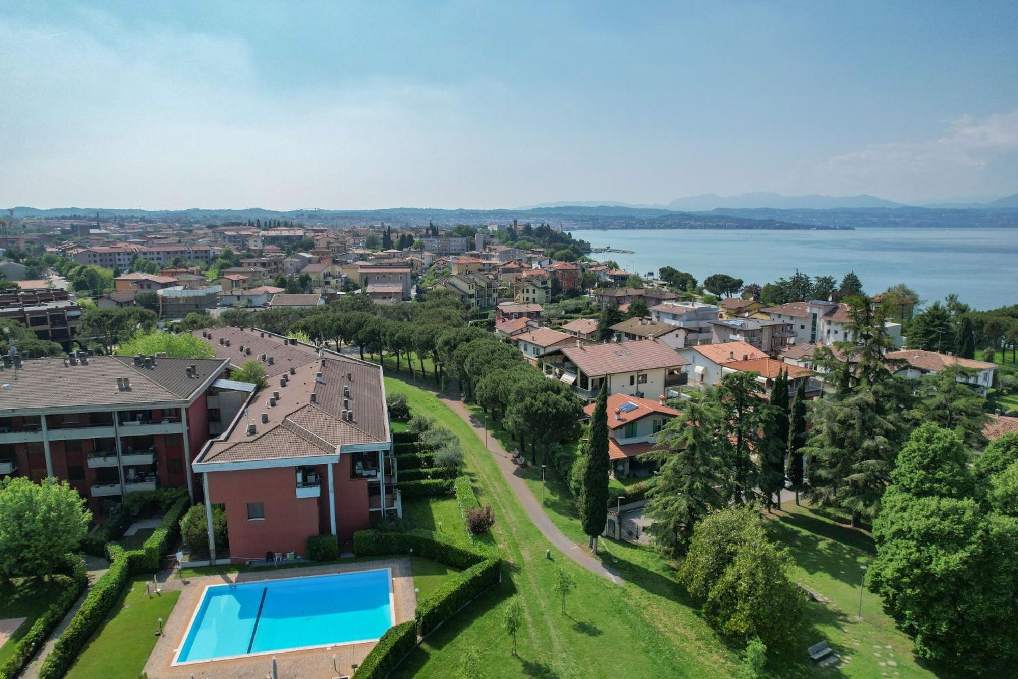 Breeze Apartment Desenzano del Garda Eksteriør billede