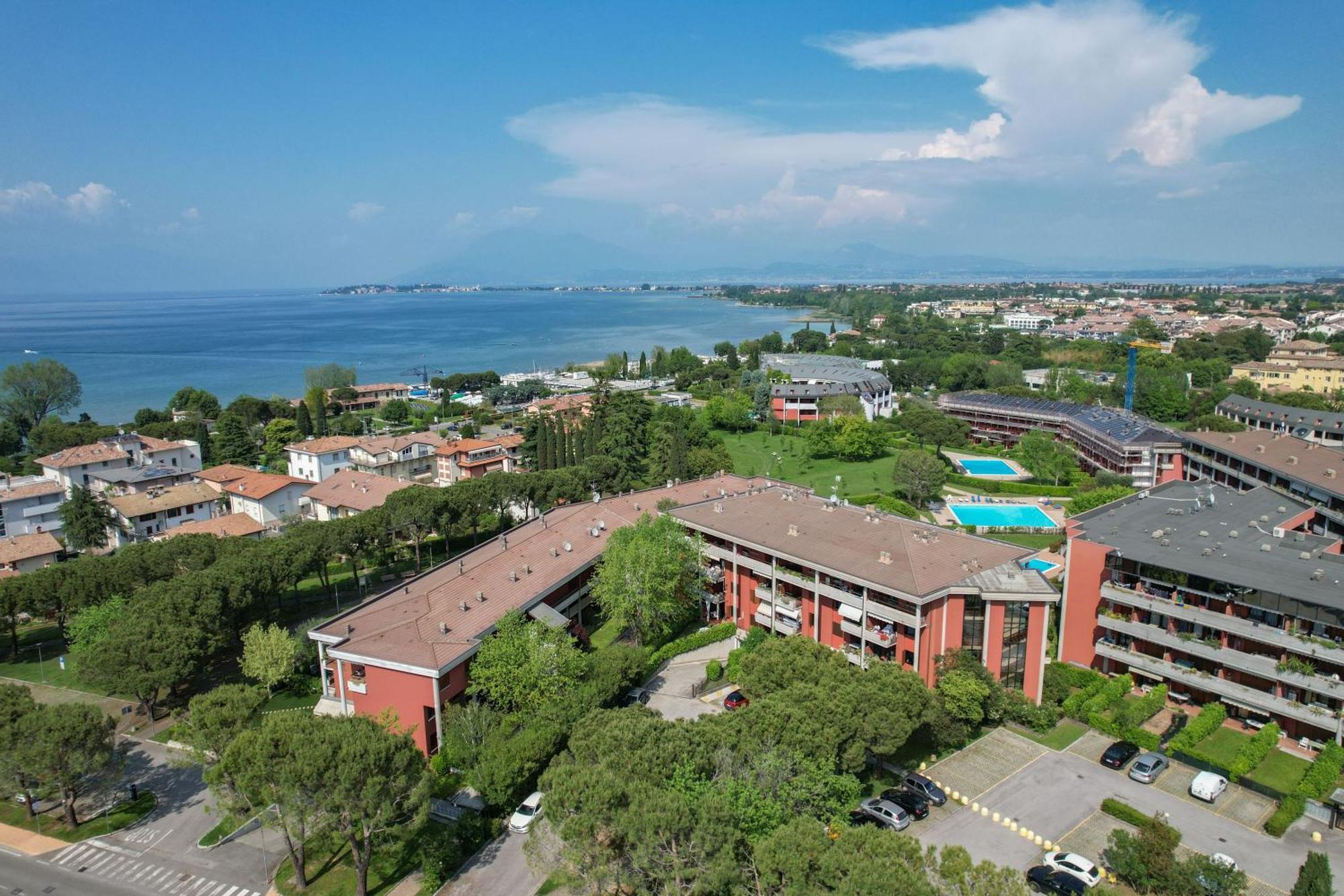 Breeze Apartment Desenzano del Garda Eksteriør billede