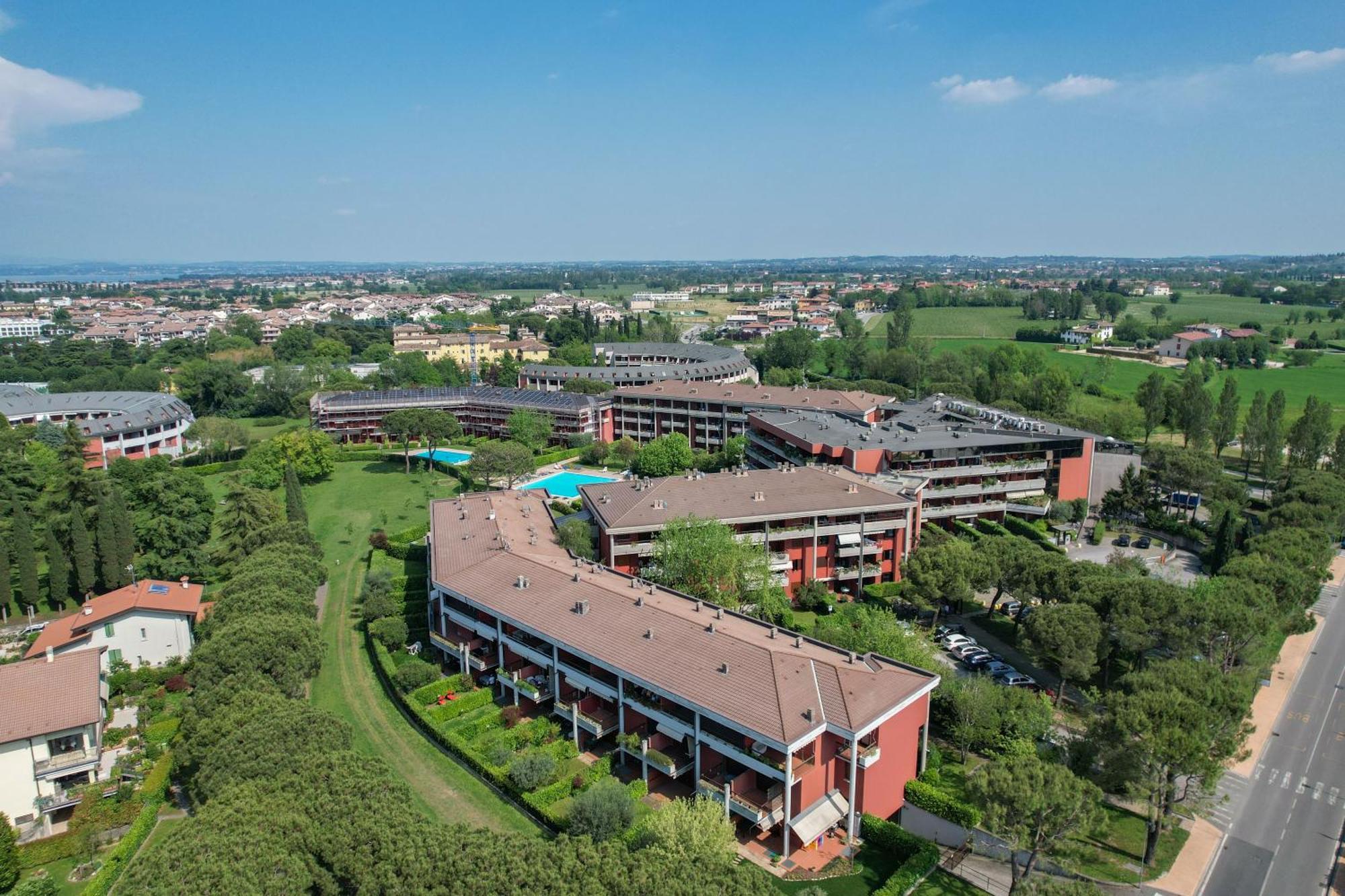 Breeze Apartment Desenzano del Garda Eksteriør billede