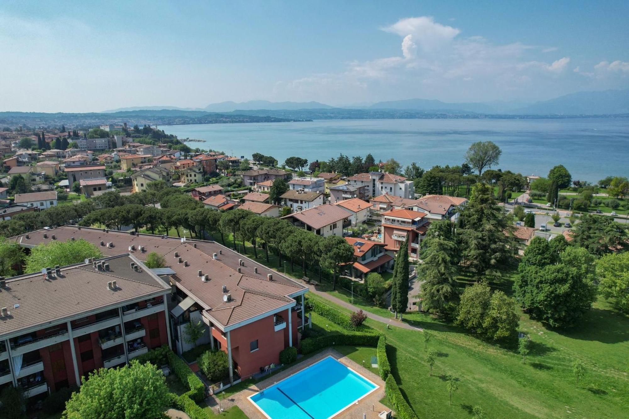Breeze Apartment Desenzano del Garda Eksteriør billede