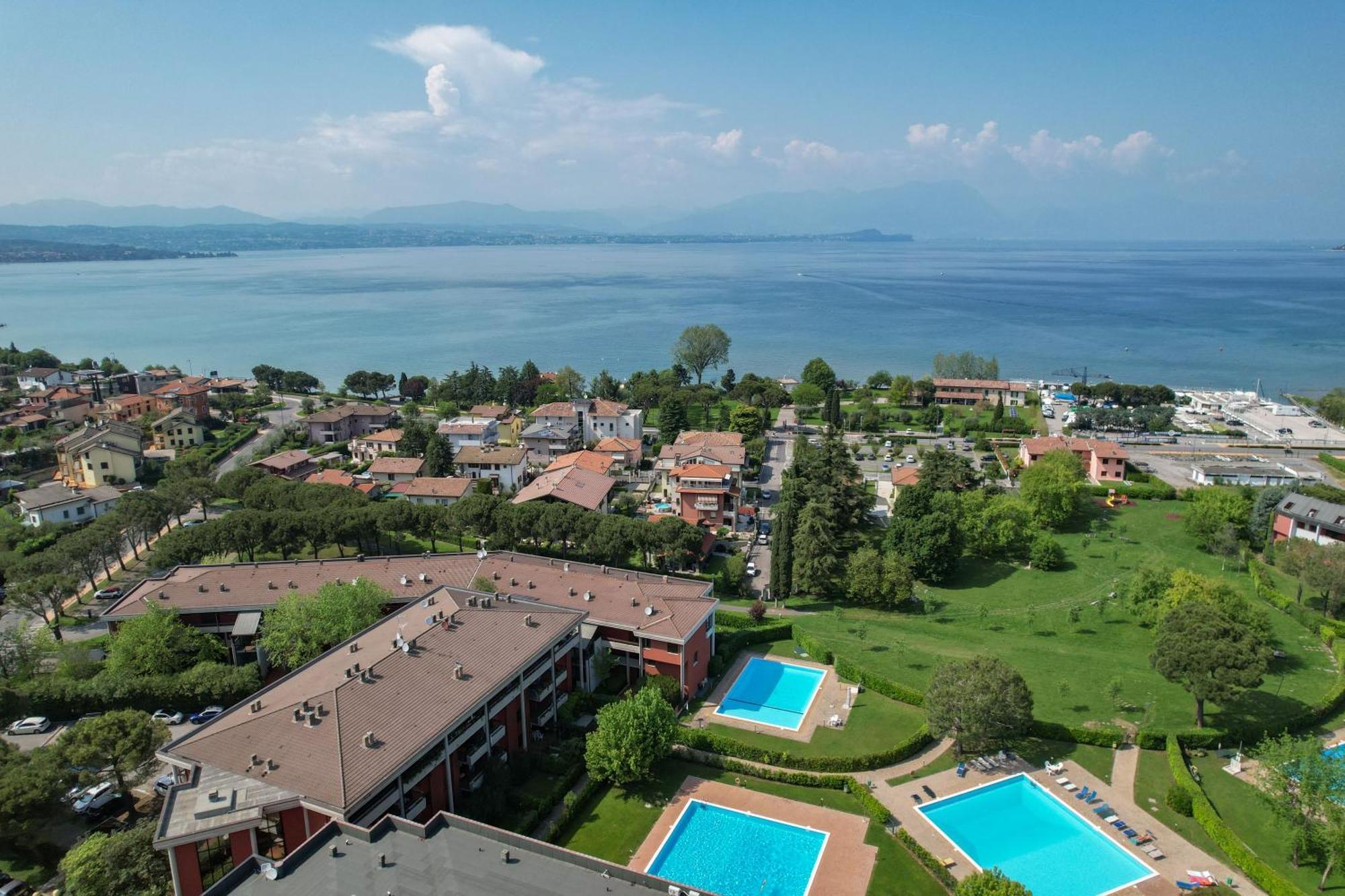 Breeze Apartment Desenzano del Garda Eksteriør billede