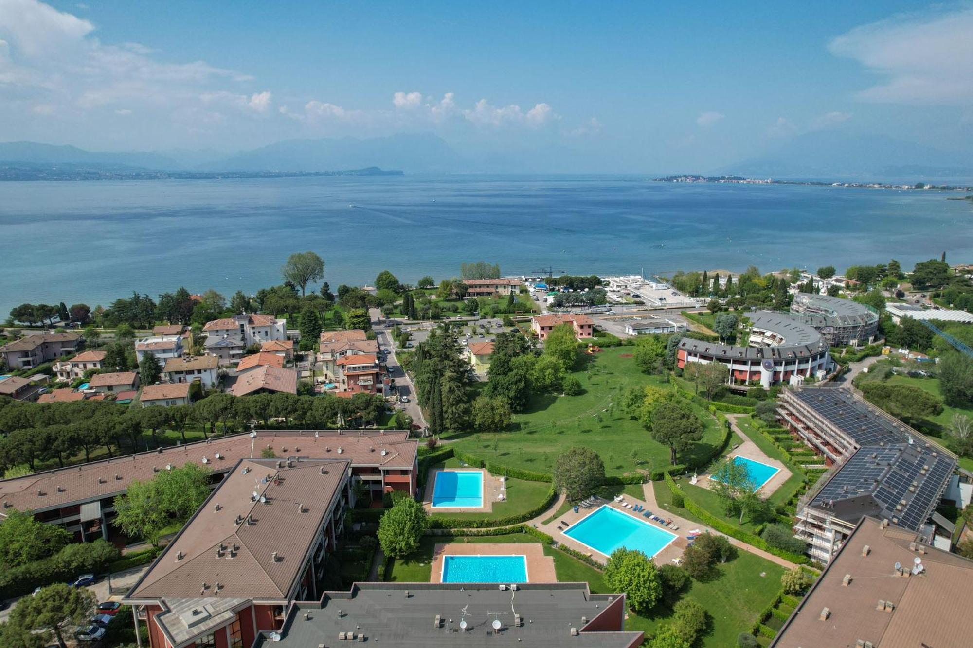 Breeze Apartment Desenzano del Garda Eksteriør billede