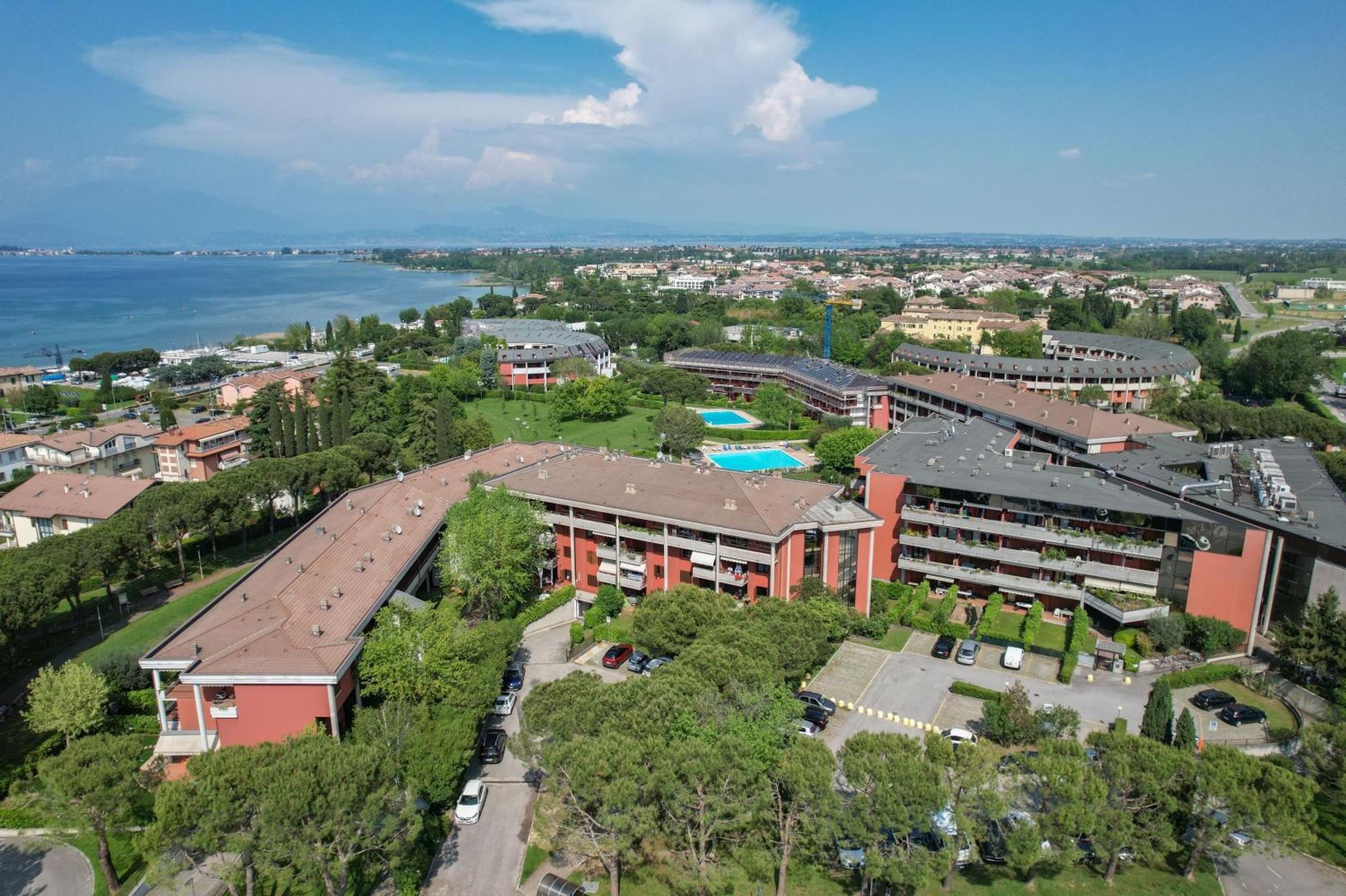 Breeze Apartment Desenzano del Garda Eksteriør billede
